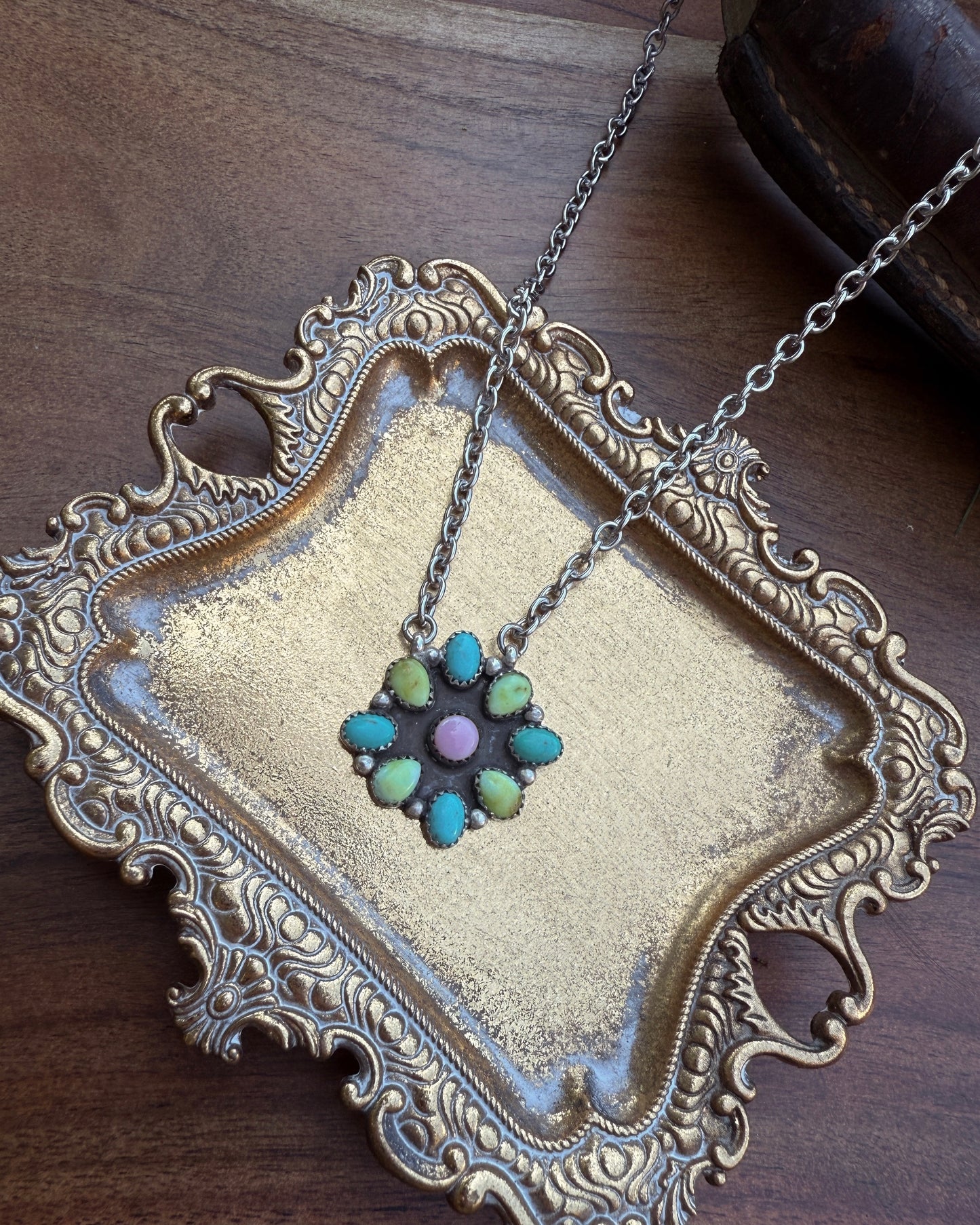 The Iris Necklace